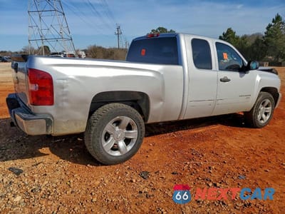 Trzecie zdjęcie samochodu z tyłu: 2011 CHEVROLET SILVERADO C1500 LT VIN:1GCRCSE08BZ219483 - miniatura