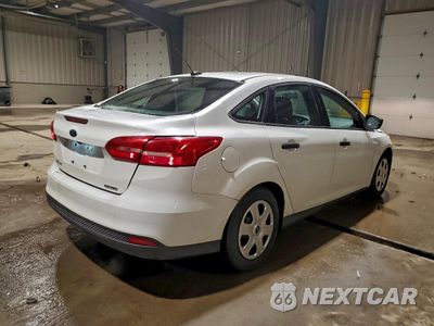 Trzecie zdjęcie samochodu z tyłu: 2016 FORD FOCUS S VIN:1FADP3E2XGL215618 - miniatura
