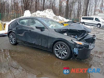 Czwarte zdjęcie samochodu z boku: 2024 MAZDA 3 PREFERRED VIN:JM1BPALMXR1714377 - miniatura