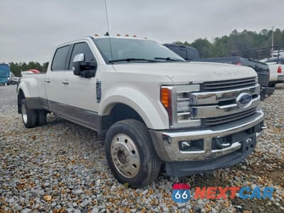Czwarte zdjęcie samochodu z boku: 2019 FORD F450 SUPER DUTY VIN:1FT8W4DT1KEF39827 - miniatura