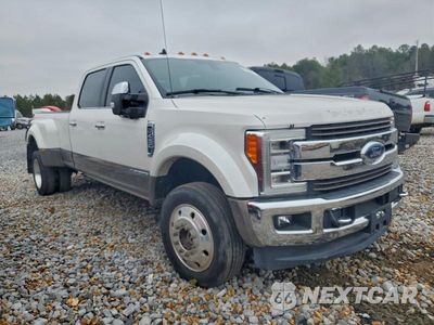 Czwarte zdjęcie samochodu z boku: 2019 FORD F450 SUPER DUTY VIN:1FT8W4DT1KEF39827 - miniatura