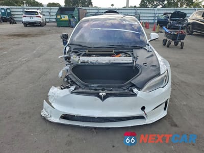 Piąte zdjęcie samochodu w środku: 2022 TESLA MODEL S VIN:5YJSA1E61NF460155 - miniatura