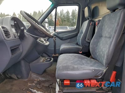 Zdjęcie 7 z 12 samochodu: 2005 DODGE SPRINTER 3500 VIN:WD0PD544355797407 - miniatura