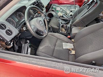 Zdjęcie 7 z 13 samochodu: 2015 VOLKSWAGEN TIGUAN S VIN:WVGBV7AX7FW081093 - miniatura