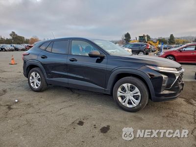 Czwarte zdjęcie samochodu z boku: 2024 CHEVROLET TRAX LS VIN:KL77LFE24RC077062 - miniatura