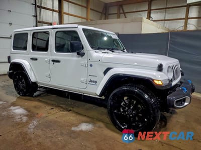Czwarte zdjęcie samochodu z boku: 2024 JEEP WRANGLER SAHARA 4XE VIN:1C4RJXP69RW296363 - miniatura