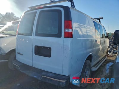 Trzecie zdjęcie samochodu z tyłu: 2022 CHEVROLET EXPRESS 2500 CARGO DELIVERY VAN VIN:1GCWGAFPXN1267809 - miniatura