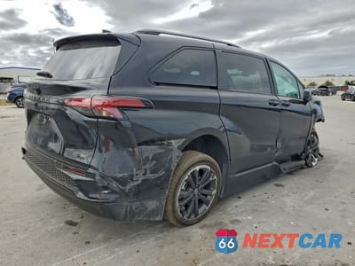 Trzecie zdjęcie samochodu z tyłu: 2025 TOYOTA SIENNA XSE VIN:5TDDRKEC6SS231877 - miniatura