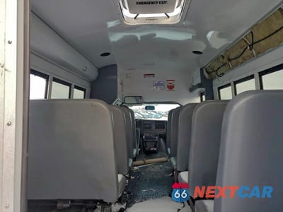 Zdjęcie 10 z 12 samochodu: 2014 CHEVROLET EXPRESS G3500 SHUTTLE BUS VIN:1GB3G2BG3E1135252 - miniatura