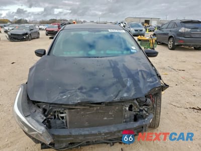 Piąte zdjęcie samochodu w środku: 2017 KIA FORTE LX VIN:3KPFK4A74HE158321 - miniatura