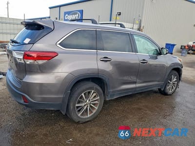 Trzecie zdjęcie samochodu z tyłu: 2019 TOYOTA HIGHLANDER XLE VIN:5TDJZRFH3KS589265 - miniatura