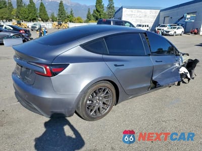 Trzecie zdjęcie samochodu z tyłu: 2025 TESLA MODEL 3 VIN:5YJ3E1EB9SF874530 - miniatura