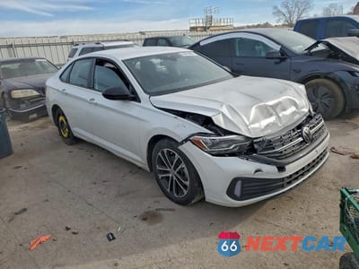 Czwarte zdjęcie samochodu z boku: 2024 VOLKSWAGEN JETTA VIN:3VWBM7BU1RM051536 - miniatura