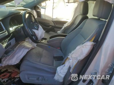 Zdjęcie 7 z 14 samochodu: 2018 TOYOTA HIGHLANDER LE VIN:5TDBZRFHXJS871082 - miniatura