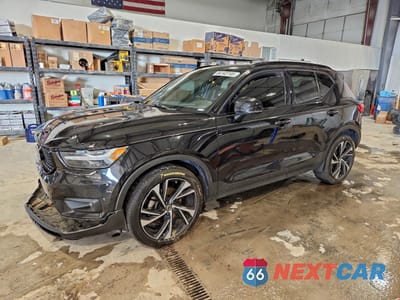 2021 VOLVO XC40 T5 R-DESIGN YV4162UMXM2444439 - główne zdjęcie licytacji z USA - miniatura