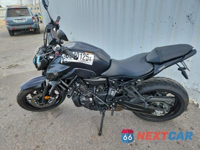 Trzecie zdjęcie samochodu z tyłu: 2024 YAMAHA MT07 VIN:JYARM32E3RA011177 - miniatura