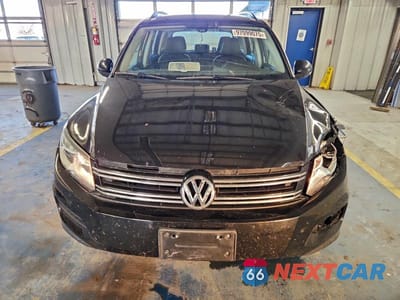 Piąte zdjęcie samochodu w środku: 2017 VOLKSWAGEN TIGUAN S VIN:WVGBV7AX9HK024307 - miniatura