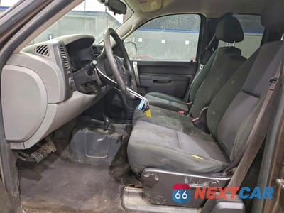 Zdjęcie 7 z 11 samochodu: 2013 CHEVROLET SILVERADO K1500 LS VIN:1GCRKREA2DZ108984 - miniatura