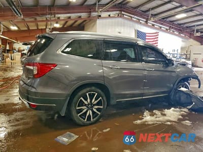 Trzecie zdjęcie samochodu z tyłu: 2019 HONDA PILOT ELITE VIN:5FNYF6H06KB031279 - miniatura
