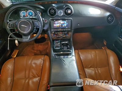 Zdjęcie 8 z 14 samochodu: 2016 JAGUAR XJ VIN:SAJWA1C74G8V98810 - miniatura