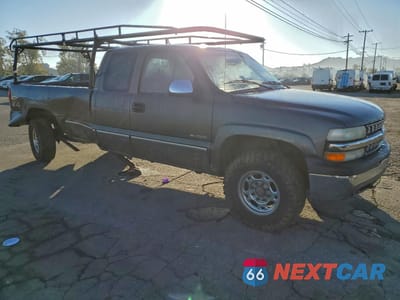 Czwarte zdjęcie samochodu z boku: 1999 CHEVROLET SILVERADO K2500 VIN:1GCGK29UXXE175573 - miniatura