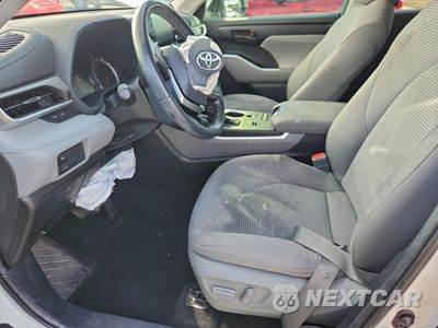 Zdjęcie 7 z 14 samochodu: 2020 TOYOTA HIGHLANDER LE VIN:5TDZZRAH1LS018580 - miniatura