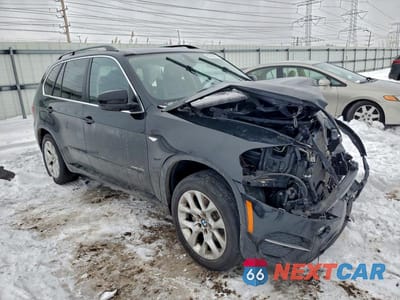 Czwarte zdjęcie samochodu z boku: 2013 BMW X5 XDRIVE35I VIN:5UXZV4C51D0B04852 - miniatura