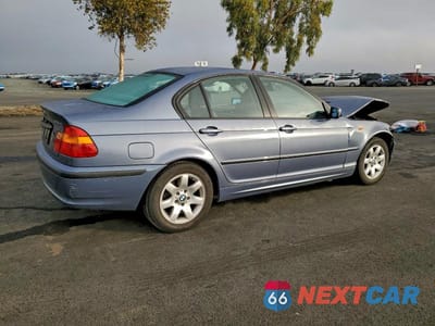 Trzecie zdjęcie samochodu z tyłu: 2002 BMW 325 XI VIN:WBAEU33492PF69062 - miniatura