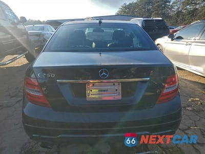 Zdjęcie 6 z 12 samochodu: 2014 MERCEDES-BENZ C 250 VIN:WDDGF4HB1EG254136 - miniatura
