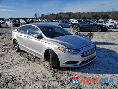 Czwarte zdjęcie samochodu z boku: 2017 FORD FUSION S VIN:3FA6P0G7XHR198404 - miniatura