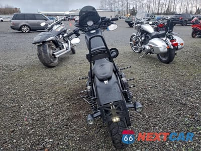 Czwarte zdjęcie samochodu z boku: 2018 HARLEY-DAVIDSON XL883 IRON 883 VIN:1HD4LE218JC401838 - miniatura