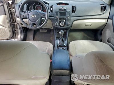 Zdjęcie 8 z 11 samochodu: 2012 KIA FORTE EX VIN:KNAFU4A20C5558165 - miniatura