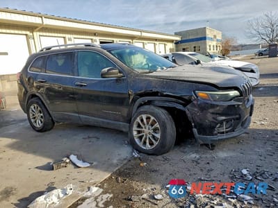 Czwarte zdjęcie samochodu z boku: 2019 JEEP CHEROKEE LATITUDE VIN:1C4PJLCB8KD205314 - miniatura