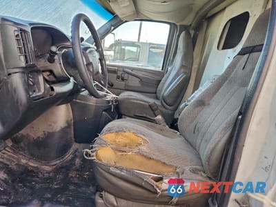 Zdjęcie 7 z 12 samochodu: 2004 CHEVROLET EXPRESS UTILITY / SERVICE TRUCK VIN:1GBHG31U441183103 - miniatura