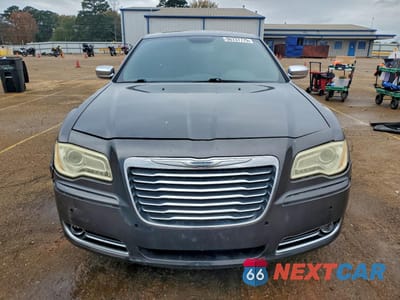 Piąte zdjęcie samochodu w środku: 2013 CHRYSLER 300C VIN:2C3CCAKT6DH652886 - miniatura