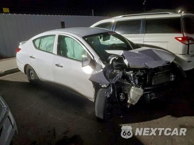 Czwarte zdjęcie samochodu z boku: 2019 NISSAN VERSA S VIN:3N1CN7AP1KL833012 - miniatura