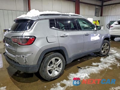 Trzecie zdjęcie samochodu z tyłu: 2023 JEEP COMPASS LATITUDE VIN:3C4NJDBN2PT551126 - miniatura