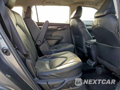 Zdjęcie 11 z 15 samochodu: 2023 TOYOTA HIGHLANDER HYBRID LIMITED VIN:5TDYARAH6PS523491 - miniatura