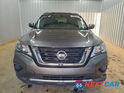 Piąte zdjęcie samochodu w środku: 2017 NISSAN PATHFINDER S *** REPO *** VIN:5N1DR2MN2HC906603 - miniatura