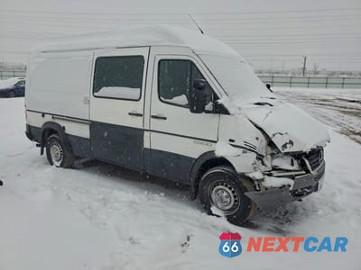 Czwarte zdjęcie samochodu z boku: 2004 DODGE SPRINTER 2500 DELIVERY VAN VIN:WD2PD644145689234 - miniatura