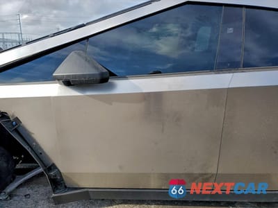 Zdjęcie 7 z 13 samochodu: 2024 TESLA CYBERTRUCK VIN:7G2CEHED8RA056642 - miniatura