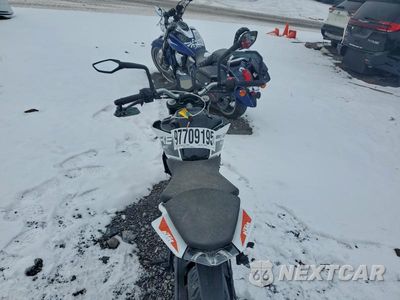Zdjęcie 6 z 9 samochodu: 2022 KTM 200 DUKE VIN:MD2JPC407NC034979 - miniatura