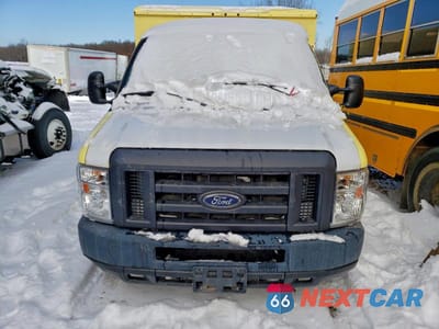 Piąte zdjęcie samochodu w środku: 2018 FORD ECONOLINE E450 SD CUTAWAY 6.8L V10 VIN:1FDXE4FSXJDC17478 - miniatura