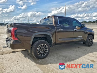 Trzecie zdjęcie samochodu z tyłu: 2025 TOYOTA TUNDRA CREWMAX LIMITED VIN:5TFJA5DB3SX320529 - miniatura