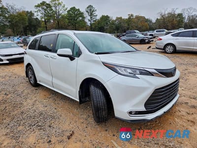 Czwarte zdjęcie samochodu z boku: 2022 TOYOTA SIENNA XLE VIN:5TDYRKEC8NS130524 - miniatura