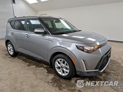 Czwarte zdjęcie samochodu z boku: 2023 KIA SOUL LX VIN:KNDJ23AU8P7850915 - miniatura