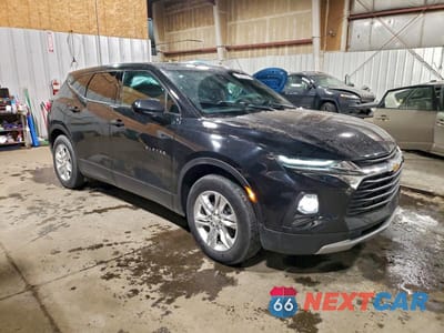 Czwarte zdjęcie samochodu z boku: 2021 CHEVROLET BLAZER 2LT VIN:3GNKBHRSXMS505264 - miniatura