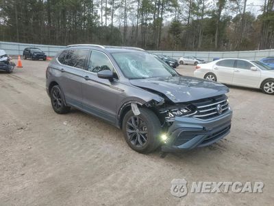 Czwarte zdjęcie samochodu z boku: 2022 VOLKSWAGEN TIGUAN SE VIN:3VV3B7AX1NM077557 - miniatura