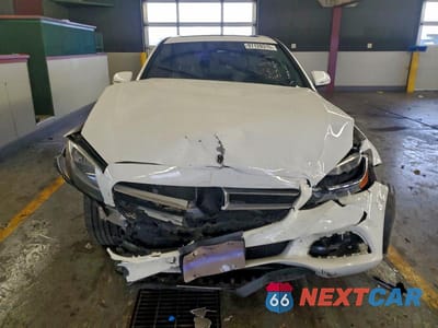Piąte zdjęcie samochodu w środku: 2018 MERCEDES-BENZ C 300 VIN:55SWF4JB7JU235125 - miniatura
