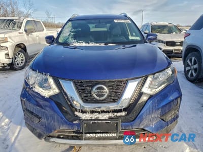 Piąte zdjęcie samochodu w środku: 2018 NISSAN ROGUE S VIN:5N1AT2MV1JC807541 - miniatura